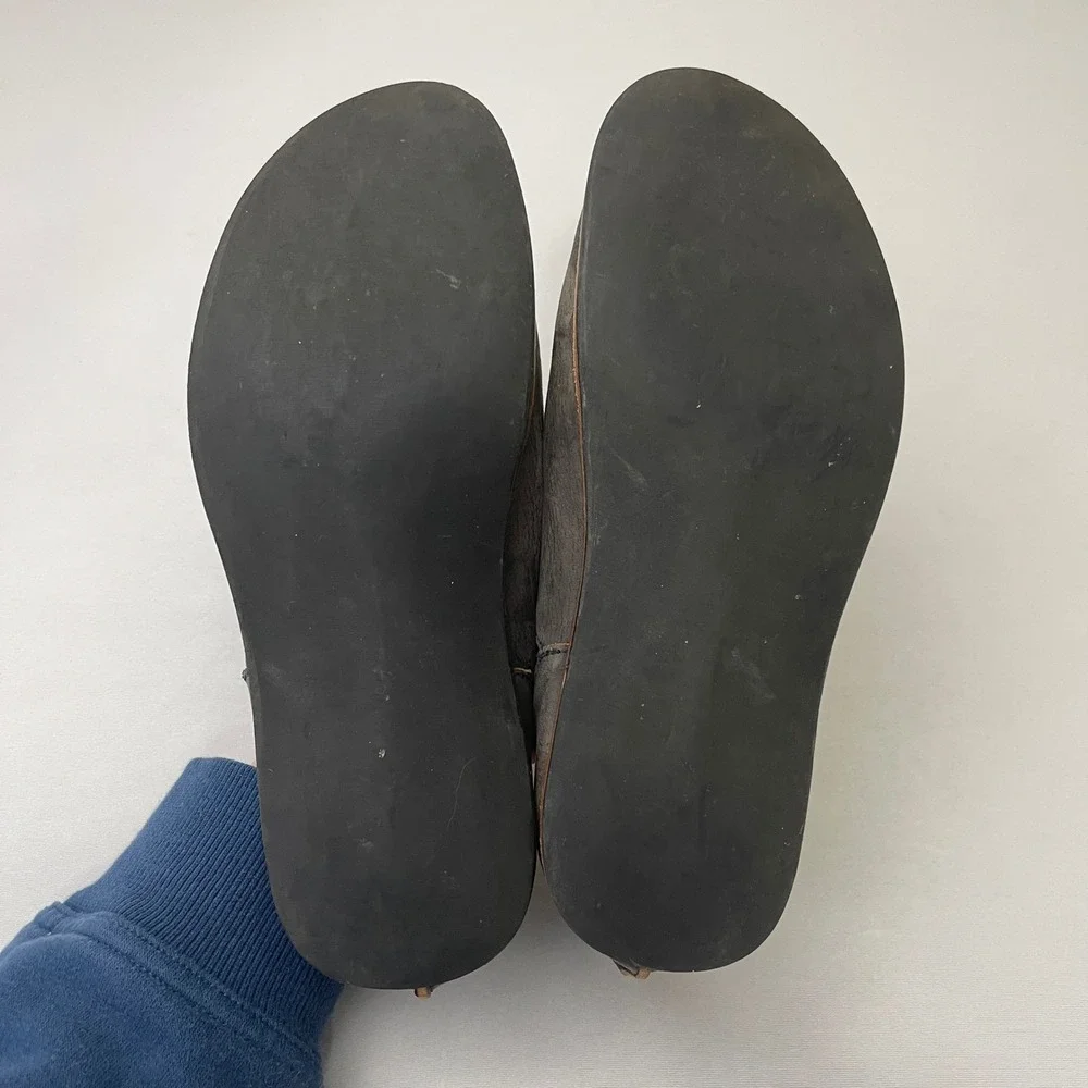 Cydwoq Cliff Dweller Runner Shoes‎ Mens Size 40 US 7 Gray Leather Slip On Flats